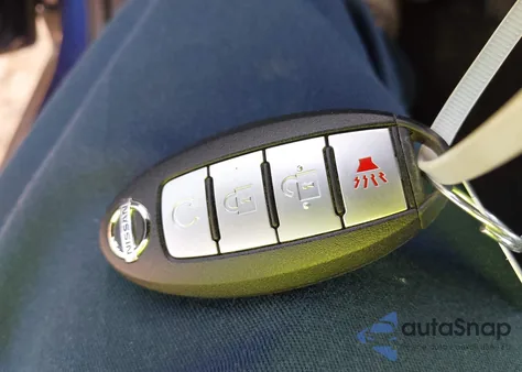 2017 Nissan Rogue Sv z USA, uszkodzony, nr VIN 5N1AT2MV0HC841769